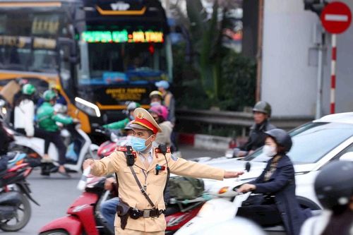 Công an Hà Nội phân luồng giao thông phục vụ chương trình 'Rực rỡ Thăng Long'