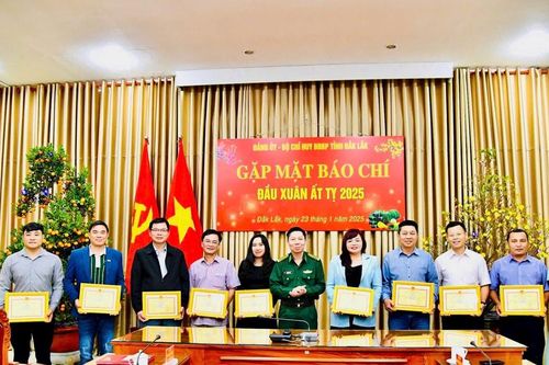 Đắk Lắk: Báo Đại Đoàn Kết chung tay cùng Bộ đội Biên phòng tỉnh chăm lo người nghèo