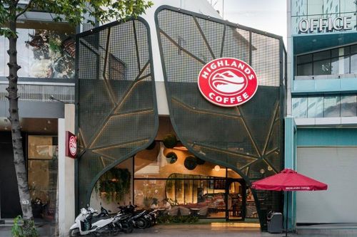 Toan tính của Highlands Coffee, Starbucks