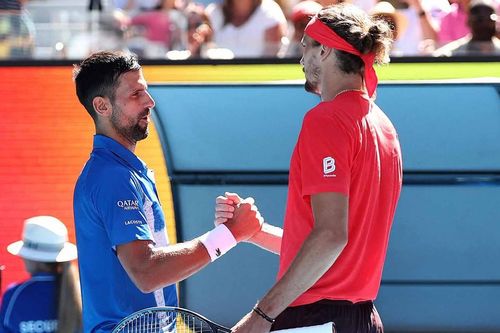 Djokovic bị la ó khi rút lui giữa chừng trong trận bán kết Úc mở rộng 2025