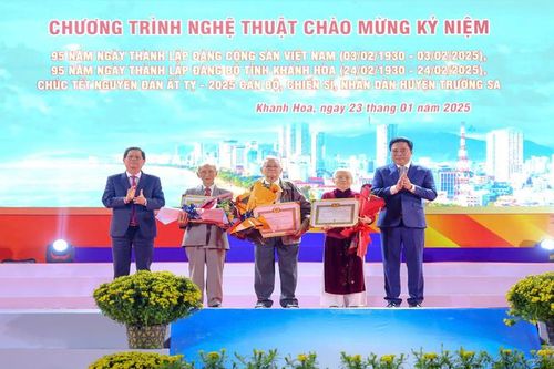 Khánh Hòa tổ chức chương trình chính luận nghệ thuật 'Đảng là ánh sáng soi đường'