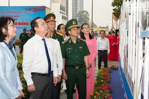 Khai mạc triển lãm ảnh 95 năm tự hào Đảng ta