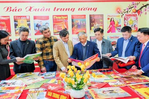 Thái Nguyên khai trương Phòng đọc báo Xuân Ất Tỵ