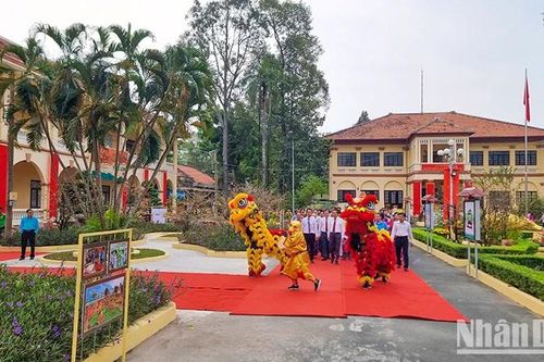 Lãnh đạo tỉnh Vĩnh Long dâng hoa, dâng hương các Khu lưu niệm, di tích lịch sử- văn hóa
