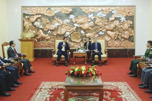 Hội Cựu chiến binh, Tổng cục Công an quốc gia Campuchia và Đại sứ quán Lào chúc Tết Đại sứ quán Việt Nam tại Phnom Penh