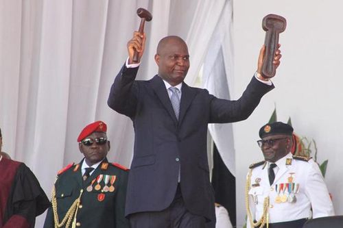 Điện và thư mừng lãnh đạo Mozambique