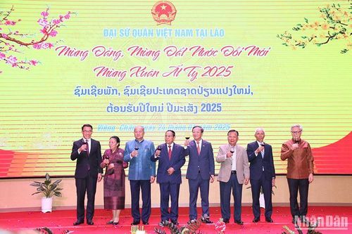 Tiệc chiêu đãi mừng Đảng, mừng Xuân Ất Tỵ 2025 tại Lào