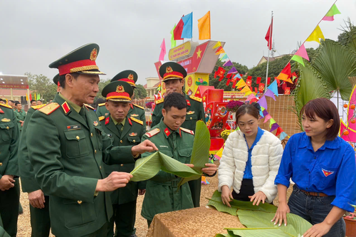 Ngày hội 'Bánh chưng xanh' ở Lữ đoàn 575, Quân khu 1