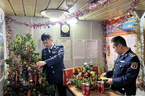 Giữ mùa xuân trên biển