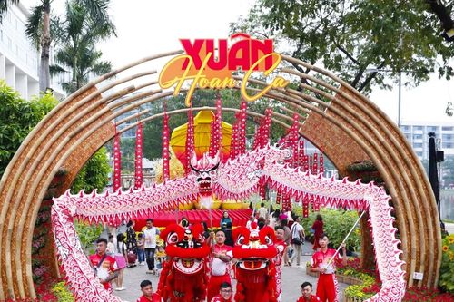 Chính thức khai mạc Hội hoa xuân Phú Mỹ Hưng Tết Ất Tỵ 2025