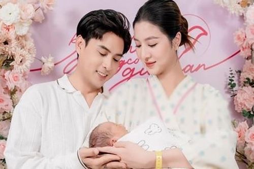 Vợ kém 17 tuổi của Hồ Quang Hiếu sinh con trai đầu lòng