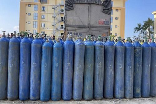 Quảng Trị bắt giữ lô bình khí cười cực 'khủng'