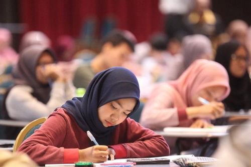 Malaysia trợ cấp cho học sinh phổ thông