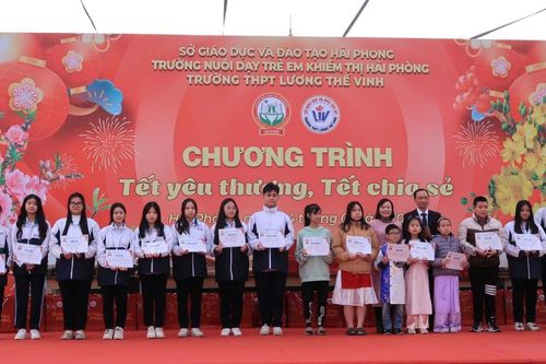 Tết yêu thương tại Trường Nuôi dạy Trẻ em Khiếm thị Hải Phòng