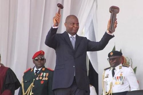 Điện và thư mừng lãnh đạo Mozambique