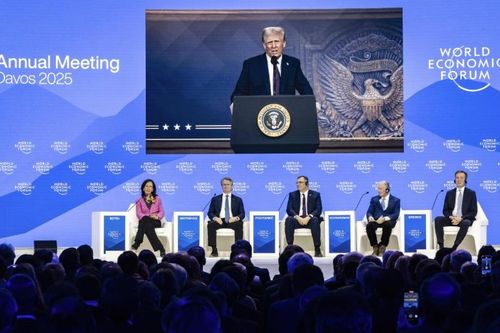 Ông Trump mang 'cây gậy và củ cà rốt' đến Davos