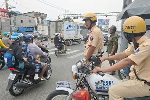 CSGT TPHCM đồng loạt ra quân đảm bảo trật tự an toàn giao thông ngày cận Tết
