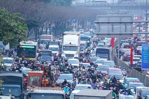Giao thông Thủ đô 'căng như dây đàn' trong ngày làm việc cuối cùng