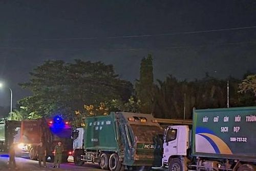 Công nhân VWS ngừng việc, hàng trăm xe chở rác 'nằm chờ: TPHCM chỉ đạo nóng