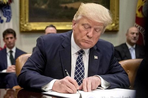 Các tập đoàn năng lượng điện gió 'hoảng hốt' sau thông báo của ông Trump