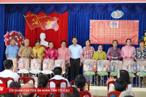 Báo Công lý trao quà 'Tết vì người nghèo' Xuân Ất Tỵ 2025 tại Bạc Liêu