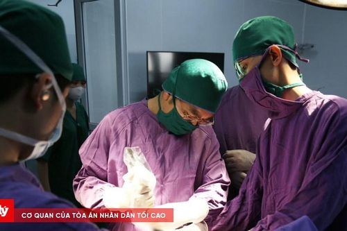 Cứu sống bệnh nhân 15 tuổi bị dao găm cắm xuyên sọ