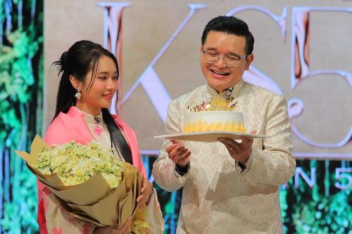 Đạo diễn trăm tỷ Võ Thanh Hòa hết lời nịnh vợ trên sóng VTV