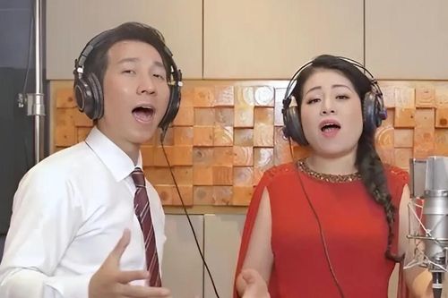 Ca sĩ Anh Thơ, Lê Anh Dũng gây xúc động khi hát 'Biển trời quê hương'