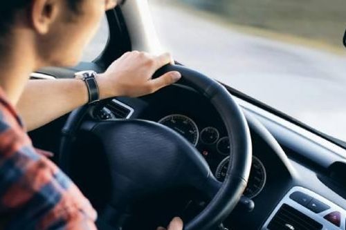 Sự thật chiếc xe sang con trai lái về quê ngày Tết khiến bố mẹ ngã ngửa