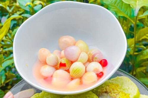 Hành muối nước mía ngon lạ miệng, ăn kèm bánh chưng chuẩn vị