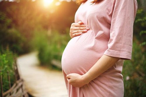 Bà bầu đi chúc Tết được không?