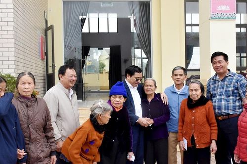 Báo Nghệ An và Công ty Cổ phần Xây lắp Giang Sơn trao quà Tết cho người nghèo ở huyện Yên Thành