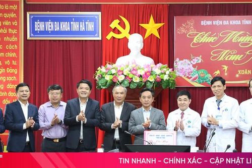 Phó Bí thư Thường trực Tỉnh ủy chúc Tết các đơn vị công an, y tế