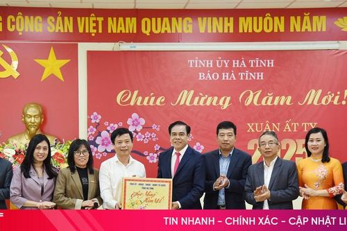 Chủ tịch UBND tỉnh thăm một số đơn vị làm nhiệm vụ trong dịp Tết