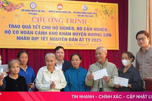 Trao 200 suất quà cho người nghèo khó ở huyện Hương Sơn