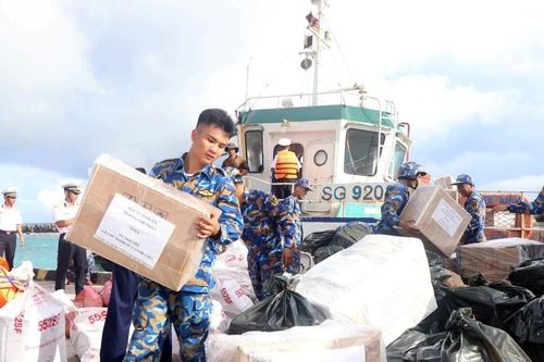 Rẽ sóng mang mùa Xuân từ đất liền ra Trường Sa