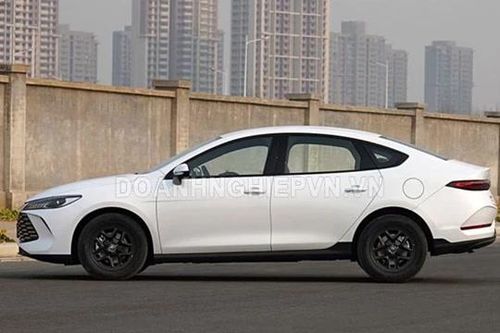 Hãng xe vừa vào Việt Nam giới thiệu sedan công suất 261 mã lực, nội thất tiện nghi, giá ngang Hyundai Grand i10