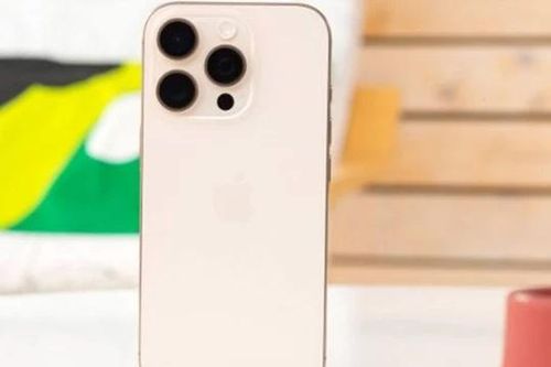 Giá đập hộp iPhone 16 Pro giảm mạnh cận Tết Nguyên Đán, AI xịn quyết đấu Galaxy S25 Ultra
