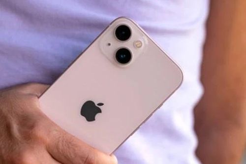 iPhone 13 xả kho kỷ lục cận Tết, rẻ như bèo ngang máy tầm trung, tính năng vẫn ngon như iPhone 16