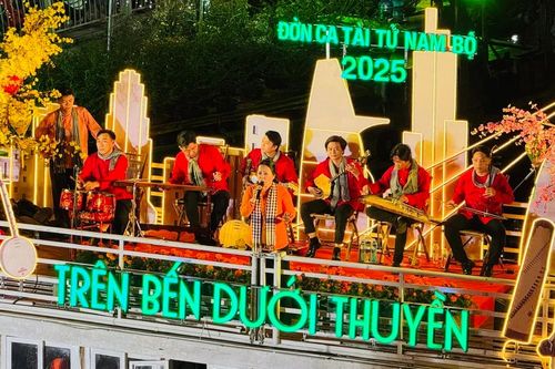 TPHCM: Khai mạc chợ hoa 'trên bến dưới thuyền'