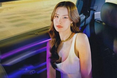 Đông Nhi 'hú hồn' khi nhận một món đồ từ người hâm mộ