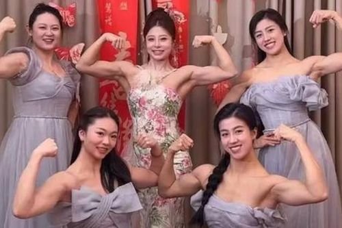 Đi đám cưới, khách mời đứng hình trước dàn phù dâu cơ bắp cuồn cuộn