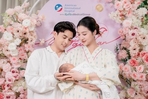 Ca sĩ Hồ Quang Hiếu hạnh phúc đón con trai đầu lòng tại Bệnh viện Quốc tế Mỹ (AIH)