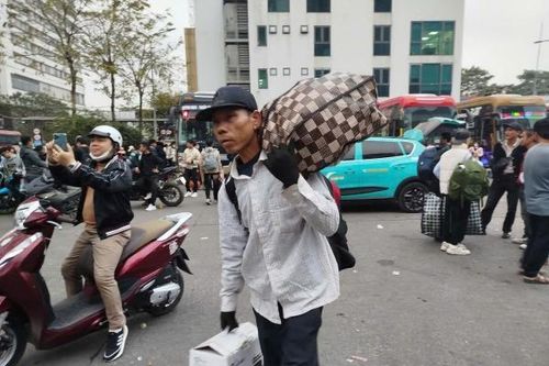 Hà Nội: Lượng khách qua bến xe không tăng đột biến
