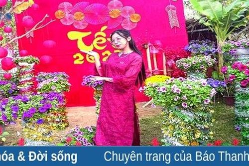 Áo dài 'du xuân'...