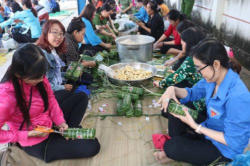 Thắm tình quân - dân