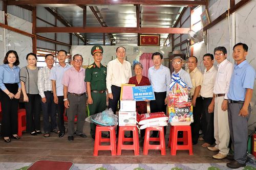 Báo An Giang chung tay cùng TP. Châu Đốc xóa nhà tạm, nhà dột nát