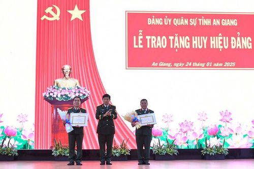 Tuyên truyền kỷ niệm ngày thành lập Đảng trong lực lượng vũ trang