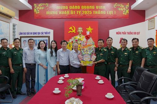 Bộ đội Biên phòng tỉnh An Giang thăm, chúc Tết nhiều đơn vị, cá nhân
