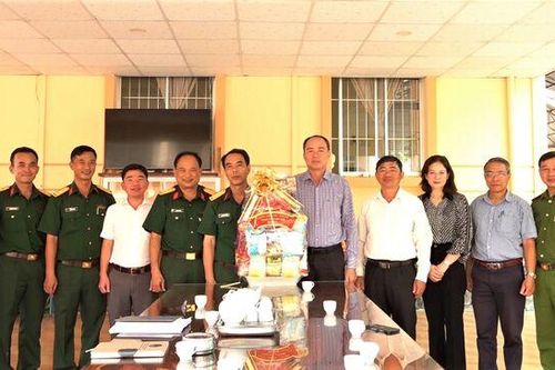 Lãnh đạo TP. Châu Đốc thăm, chúc Tết các đơn vị
